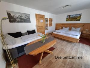 Postel nebo postele na pokoji v ubytování Gästehaus Meisl