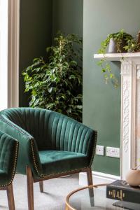 Χώρος καθιστικού στο Henrietta Quarters - Central Bath Retreat