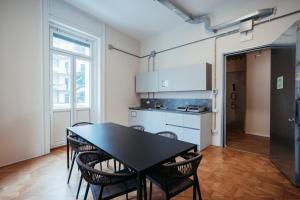 a kitchen and dining room with a table and chairs at Casali Hostel in Trieste