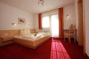 A bed or beds in a room at Apart Bergkristall