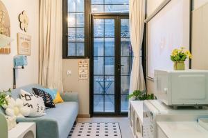 Area soggiorno di 柃居 B&B - Huaihai Middle Road Branch