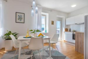 Η κουζίνα ή μικρή κουζίνα στο Apartment Lana