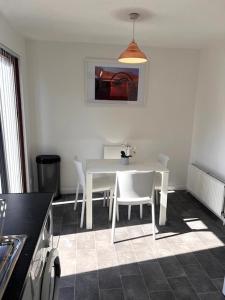 Posezení v ubytování Kelpies Serviced Apartments Hamilton- 2 Bedrooms + 3 fotografie