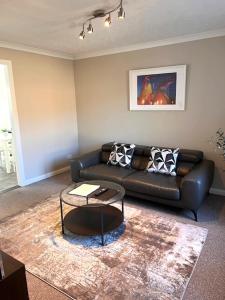 Posezení v ubytování Kelpies Serviced Apartments Hamilton- 2 Bedrooms