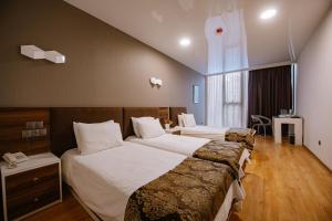 Postel nebo postele na pokoji v ubytování Iveria Inn Hotel + 37 fotografií