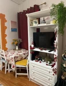 TV a/nebo společenská místnost v ubytování Cabana dos trigueiros