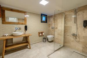 a bathroom with a sink and a shower at Sultan Palas Otel in Köyceğiz +30 photos