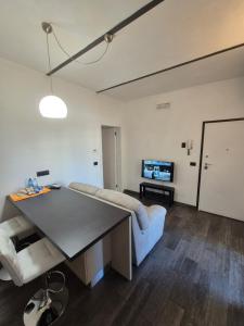 a living room with a table and a couch at 20 Minutes to FLORENCE in Prato