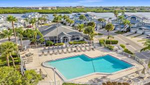 Bassein majutusasutuses Charming Siesta Key condo with private beach access või selle lähedal