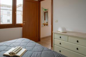 Afbeelding uit fotogalerij van Appartamenti Le Cicale in Fertilia +49 foto's