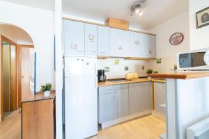 Kuchyňa alebo kuchynka v ubytovaní Apart-rent Apartment Gran reserva 0054