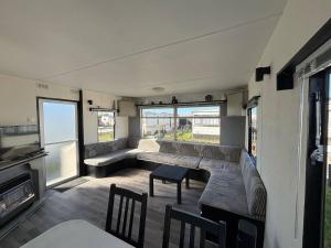 Köök või kööginurk majutusasutuses Mobile home au camping New Vennepark