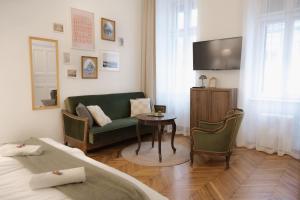 Televízia a/alebo spoločenská miestnosť v ubytovaní NEW - Golden Central Budapest Apartment
