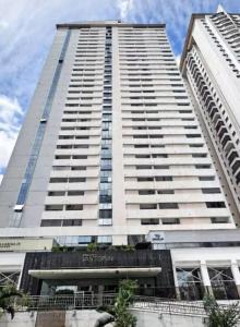 a tall white building with trees in front of it at Santorini na rua do hospital Premium Mater Dei Piscina Academia Jacuzzi Parque Areiao e Goiania Shopping tudo perto in Goiânia +10 photos