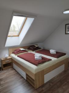 A bed or beds in a room at Margaréta Étterem és Vendéghàz Gasthaus