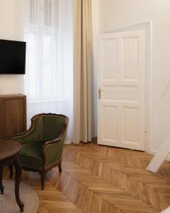 Televízia a/alebo spoločenská miestnosť v ubytovaní NEW - Golden Central Budapest Apartment