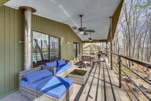Ban công/sân hiên tại Table Rock Lake Home with Lake Access and Views