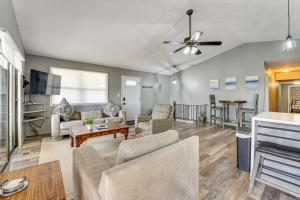 Nhà bếp/bếp nhỏ tại Table Rock Lake Home with Lake Access and Views