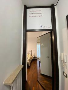 a sign on the wall above a door in a hallway at Villa Baraggioli in Galliate