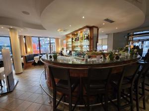 a bar in a restaurant with a bar counter at Hotel Sonne Post in Murrhardt