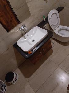Premshree Hotel的一间浴室