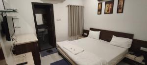 Premshree Hotel客房内的一张或多张床位