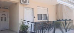 Un balcón o terraza en Olena Apartment