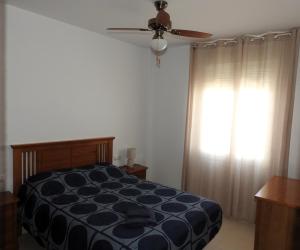 A bed or beds in a room at Glauka Apartamento tranquilo con Aire Acondicionado