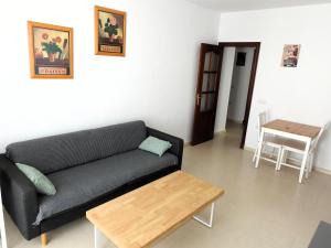 A seating area at Glauka Apartamento tranquilo con Aire Acondicionado