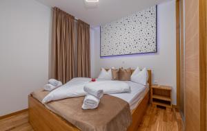 Ένα ή περισσότερα κρεβάτια σε δωμάτιο στο 2 Bedroom Nice Apartment In Metajna