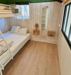 a small room with a bunk bed and a window at Vieux Sart 34, chez Dame Béa in Stavelot