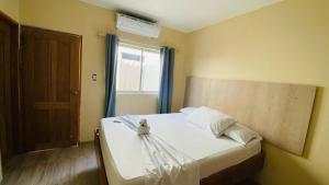 Postel nebo postele na pokoji v ubytování Grand cove hotel