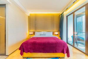 Postel nebo postele na pokoji v ubytování VanHao Serviced Apartment-Zhujiang Newtown-Near the US consulate-Vaperse the same building
