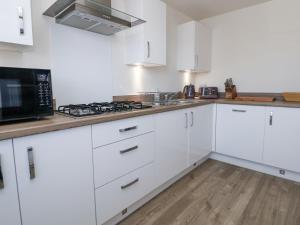 Kuchyň nebo kuchyňský kout v ubytování 37 Devana Gardens