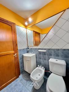 a bathroom with a toilet and a sink at Patagonia Azul Hostel Boutique in Lago Puelo