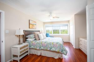 a bedroom with a bed and a window at King Beds Game Room On 290 Large Estate Kitchen in Fredericksburg