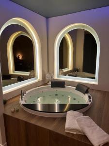 Koupelna v ubytování Via del Mare Apulia B&B e Spa Suites