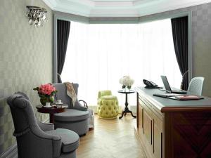 Χώρος καθιστικού στο The Langham Hong Kong
