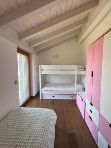 Ένα ή περισσότερα κρεβάτια σε δωμάτιο στο Arzo Mountain Chalet