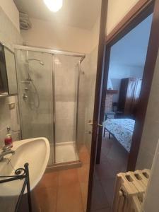 Ένα μπάνιο στο La casa di Stina +44 φωτογραφίες