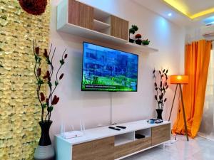 Televisyen dan/atau pusat hiburan di Poly Résidences