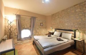 Postel nebo postele na pokoji v ubytování Stunning Home In Porec