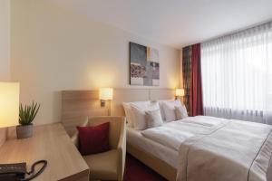 Postel nebo postele na pokoji v ubytování Garner Hotel Hamburg - Wandsbek Marktplatz by IHG