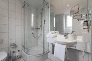 Koupelna v ubytování Garner Hotel Hamburg - Wandsbek Marktplatz by IHG
