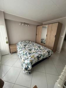 Postel nebo postele na pokoji v ubytování Charmant logement tout équipé à 150m de la plage