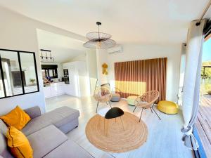 Χώρος καθιστικού στο NUIKI Lodges - Gites