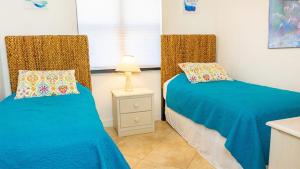 Postel nebo postele na pokoji v ubytování Your Perfect Getaway Awaits - Charming Sanibel Island villa with private beach + 13 fotografií