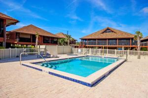 Bazén v ubytování Bright and Breezy Poolside Escape on Sanibel Island nebo v jeho okolí + 9 fotografií