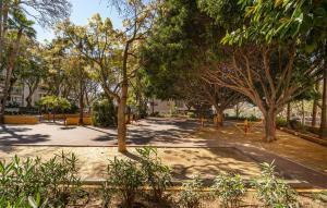 Κήπος έξω από το Cozy Apartment In Marbella With Wifi +7 φωτογραφίες