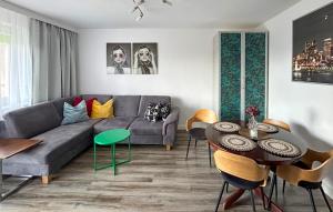 Χώρος καθιστικού στο 2 Bedroom Cozy Home In Gdansk
